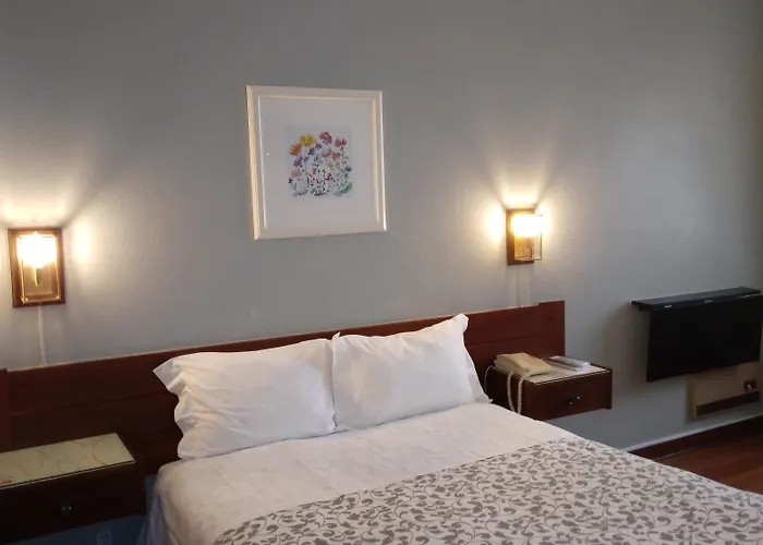 维亚纳堡花园酒店